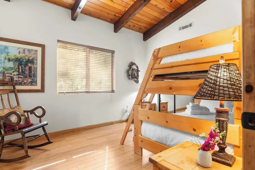 The Fairway Hideaway by Avantstay Game Room, Outdoor Dining & Near Lake Arrowhead