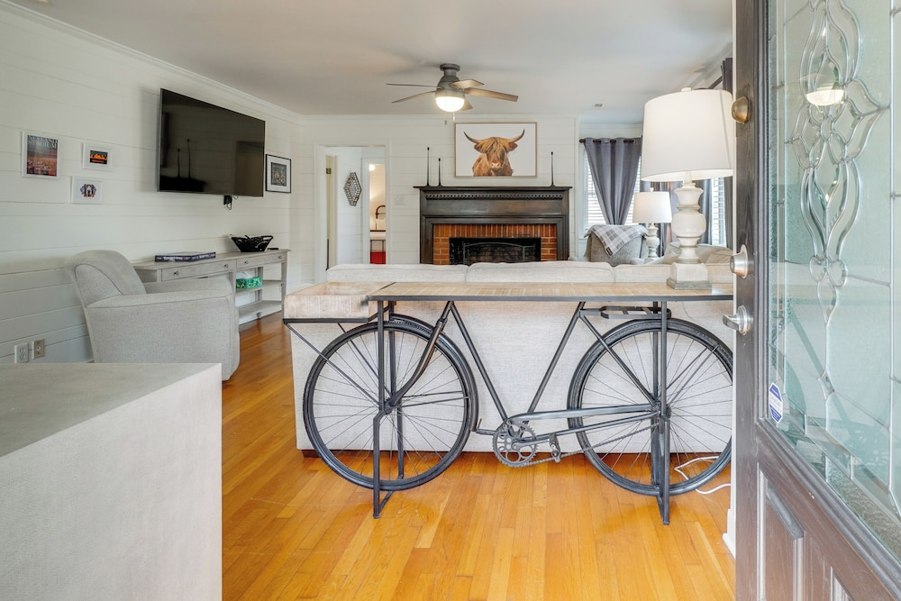 Family-Friendly Knoxville Home: Close to UT