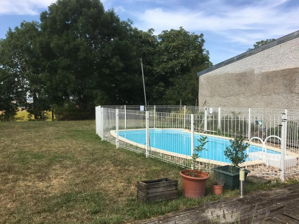 Grand gîte avec piscine, cheminée et terrasse près de Lunéville, idéal pour familles et groupes - FR-1-584-84