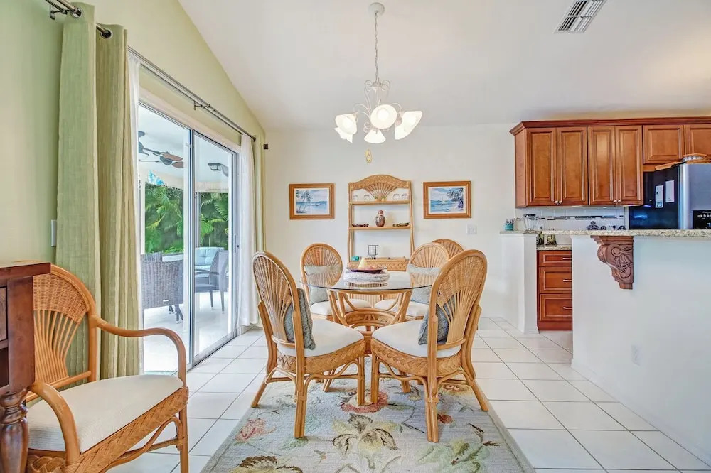 Athens Family Friendly Pool Home 1506