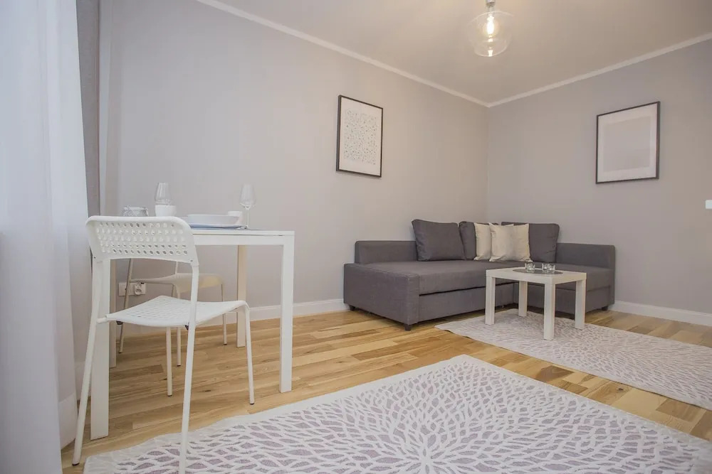 Central Rental Apartament - Broniewskiego 15