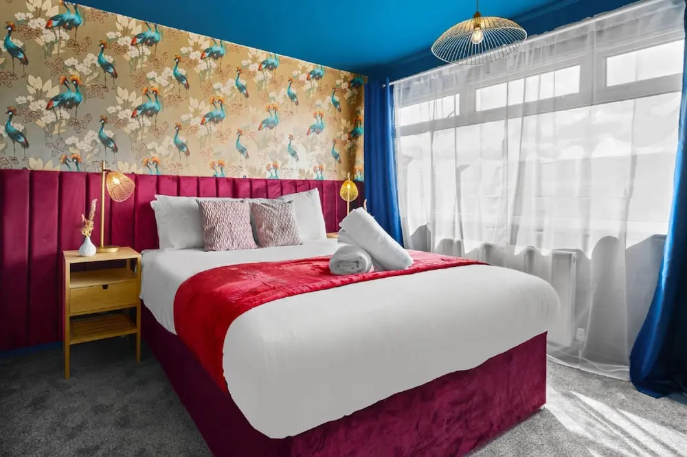 Bright Modern Home Near Birmingham(No Front Desk Please Contact The Property 5 Days In Advance)