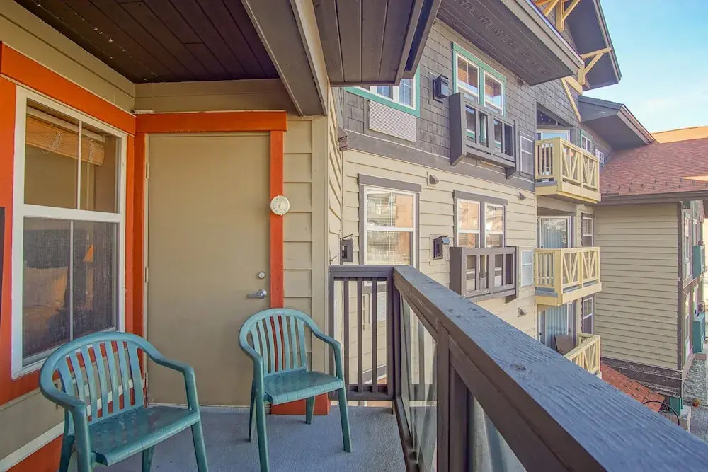 Rimfire 322-323: Combined 2 one Bedroom Units, Slopeside