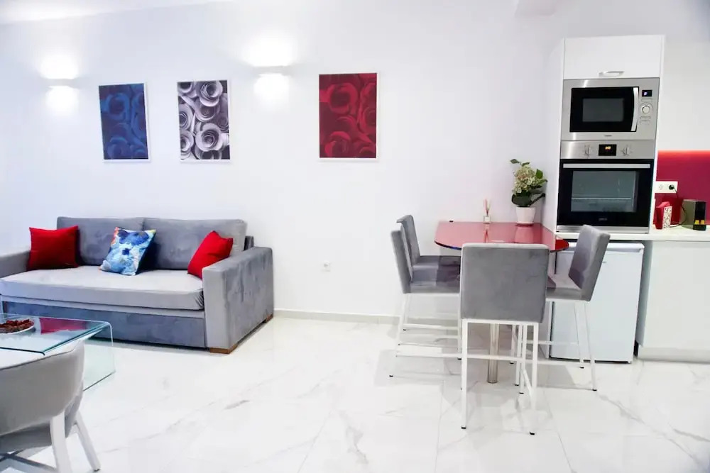 Sophisticated Modern Apt in Athens