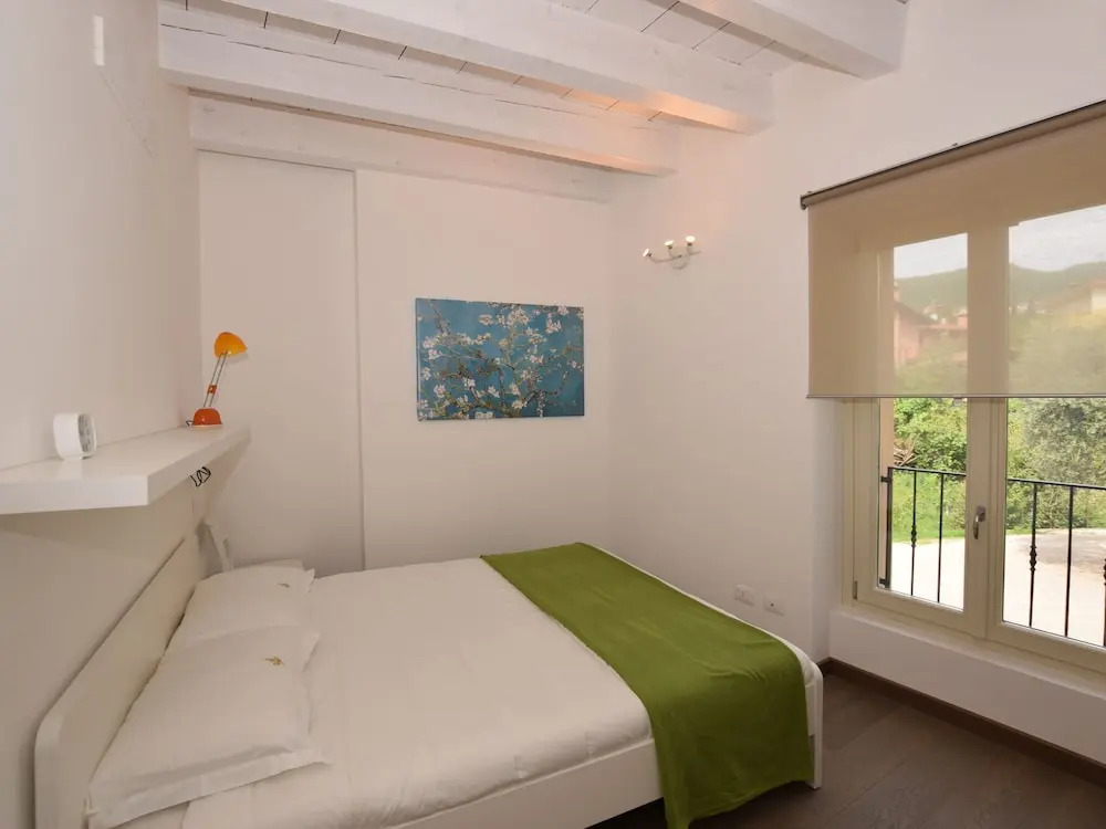 Elegant Holiday Home in Salò Near Lake Beach