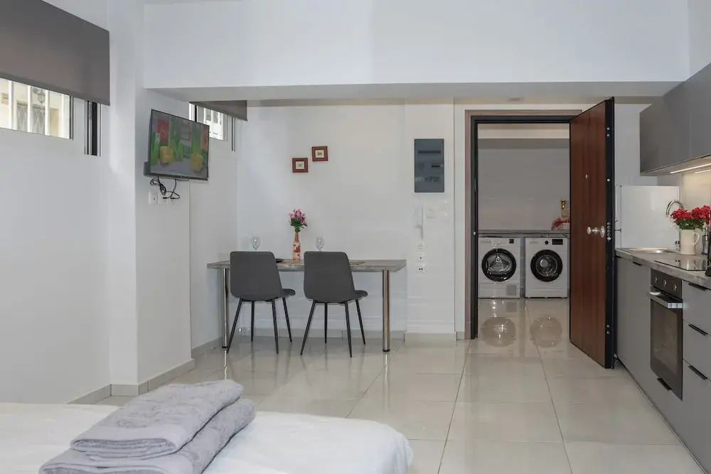 New Pagrati Studio Modern & Cozy