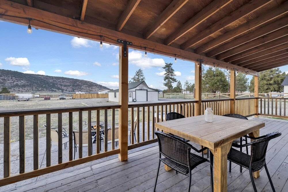 2130-bear City Ranch 4 Bedroom Home by Redawning