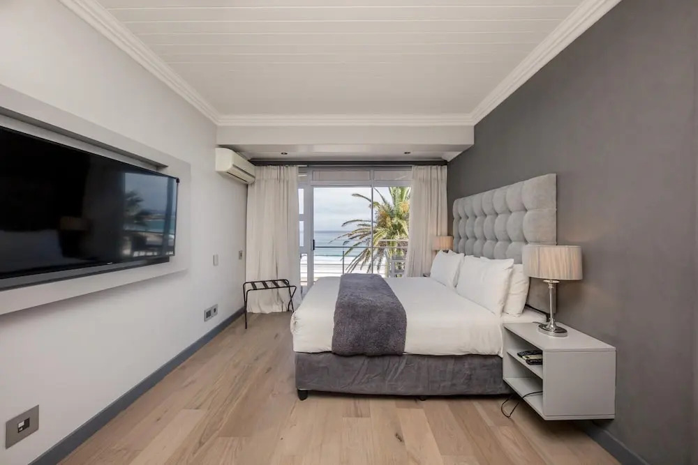 Cozy Apartment Opposite Camps Bay Beach Seasonsfind the Bay
