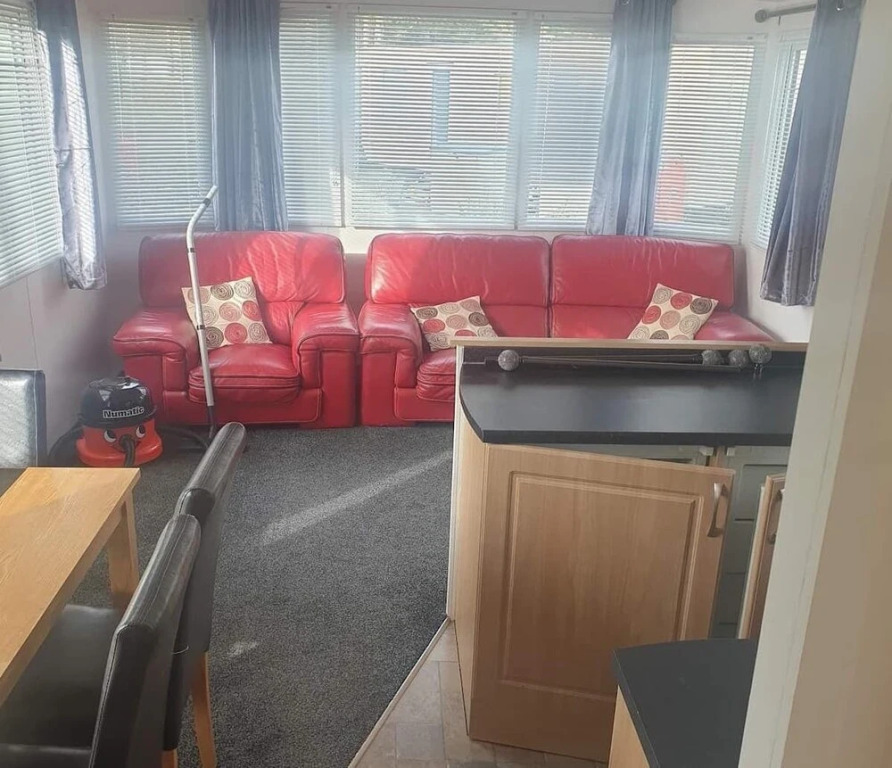 Lovely 2 Bed Caravan on the Aquadrome NN3 9DA