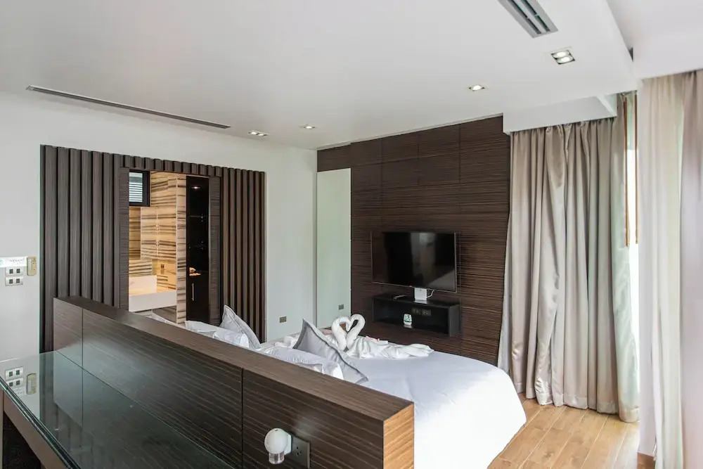 Tropical Haven Villa 4-Bedroom Private Pool Butler Choeng Thale Phuket