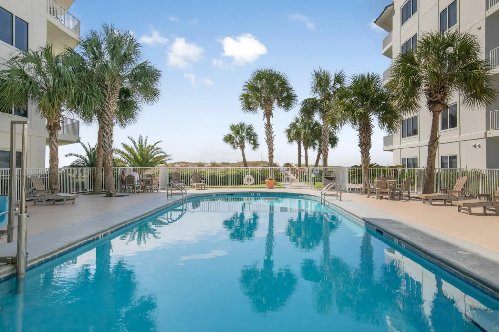 Ground Floor Condo With a Nice Pool Complex