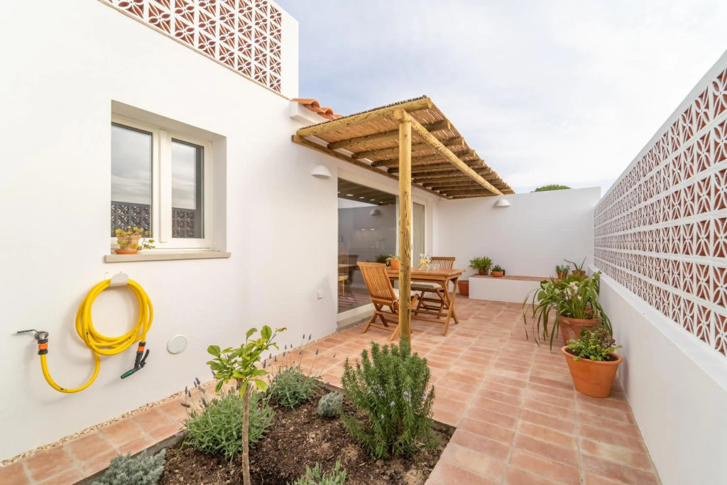 Casinha Do Burro, Casas Do Poente