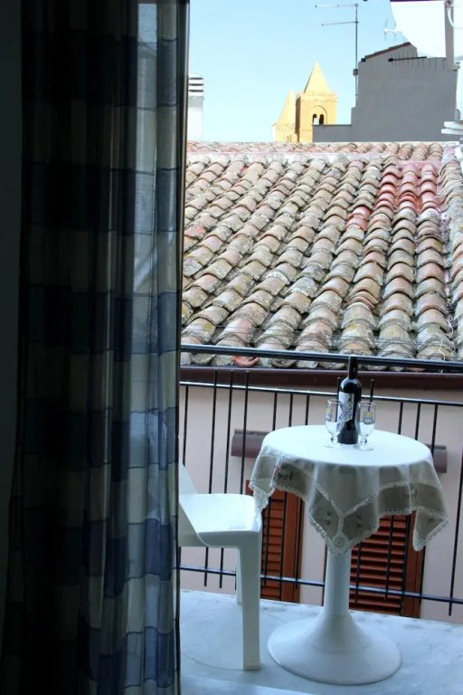 Typical Sicilian one Bedroom Apartment in the Heart of the Historic Center