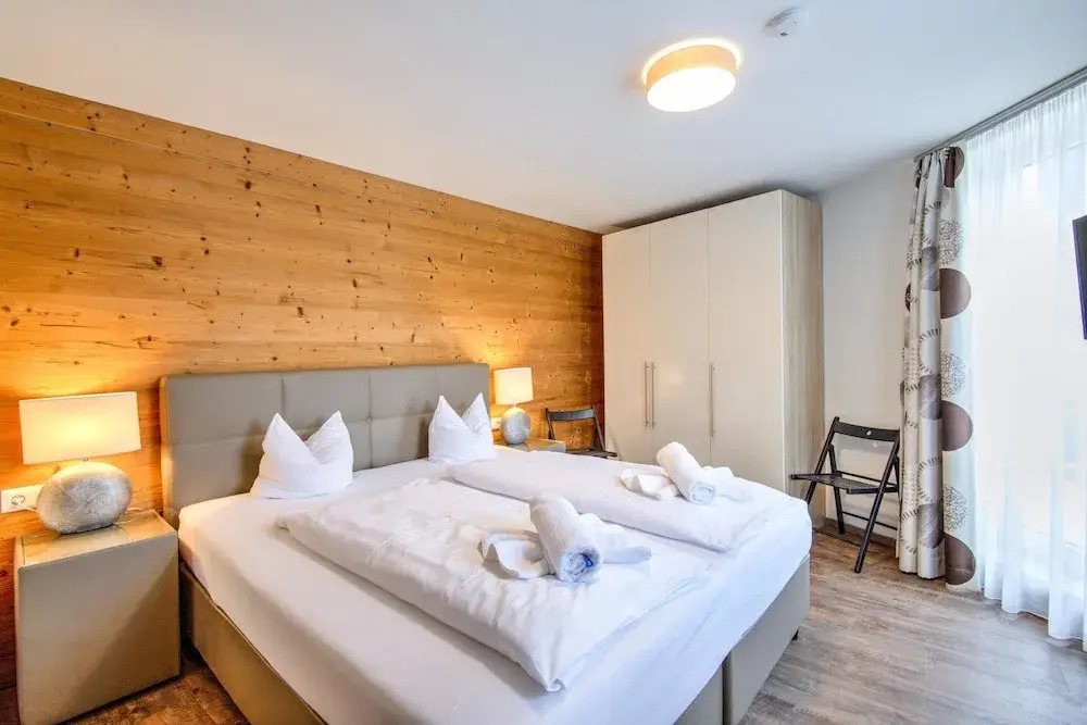 Ski-in/ski-out Brunner Apartment Top 2