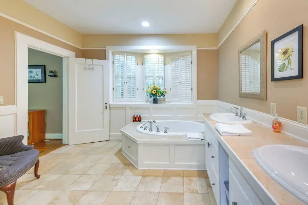 Fire Pit, Large Yard: Midtown Columbus Bungalow!