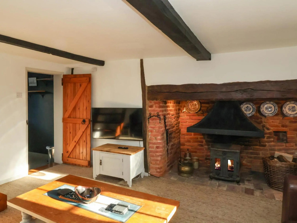 2 Greensleeves, Benhall