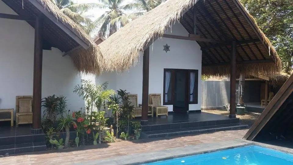 Black & White Cottages