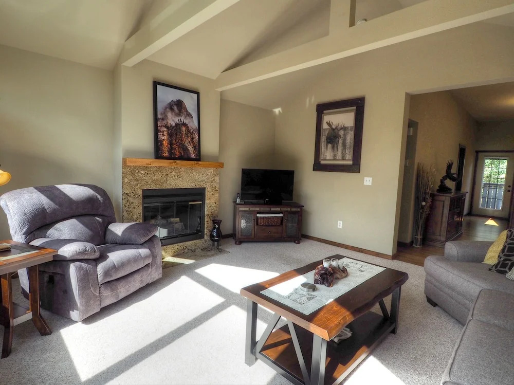 Eagle Pointe - 3 Br Townhouse