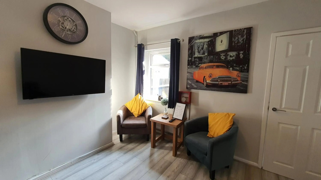 Contractors, City Centre, Parking, 3 Double Rooms, Netflix, Cosy