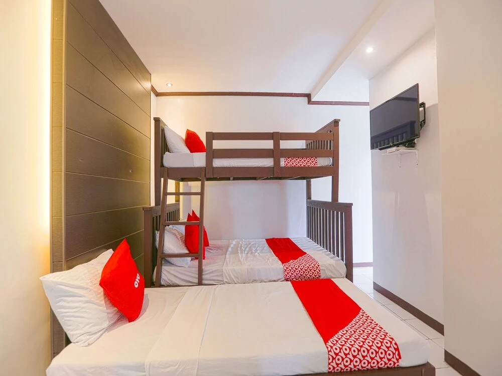 OYO 759 Royal South Garden Suites