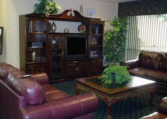 Econo Lodge Inn & Suites Charlotte