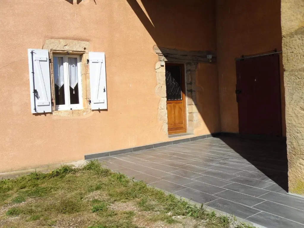 Maison de 3 chambres avec piscine privee jardin et wifi a Puycelsi