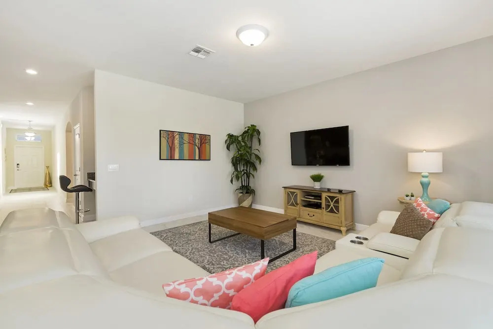 Storey Lake - 4784 Kings Castle Circle