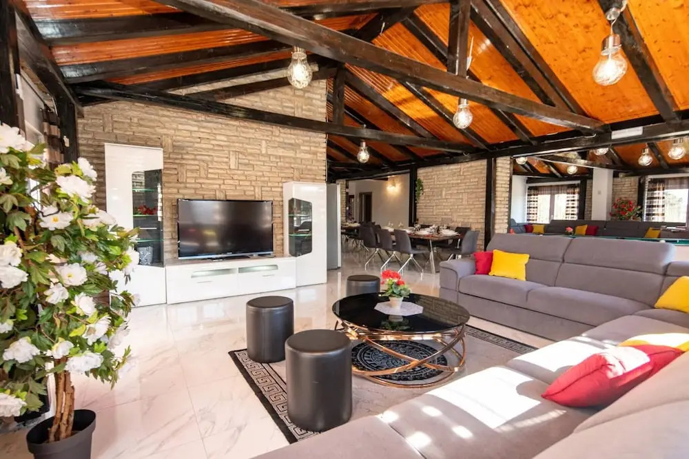 Xxxl Villa Ancora For 262 Guests