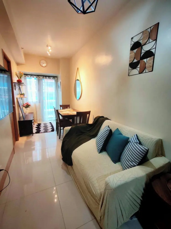 Cabin and Co a Cozy Stay Near MOA