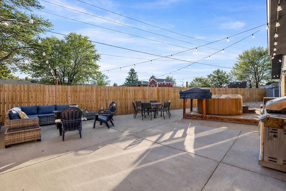 Berthoud Basecamp Private Hot Tub & Backyard Oasis