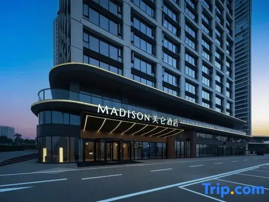 Madison Hotel (Yibin Hejiangmen Yangtze River Park)