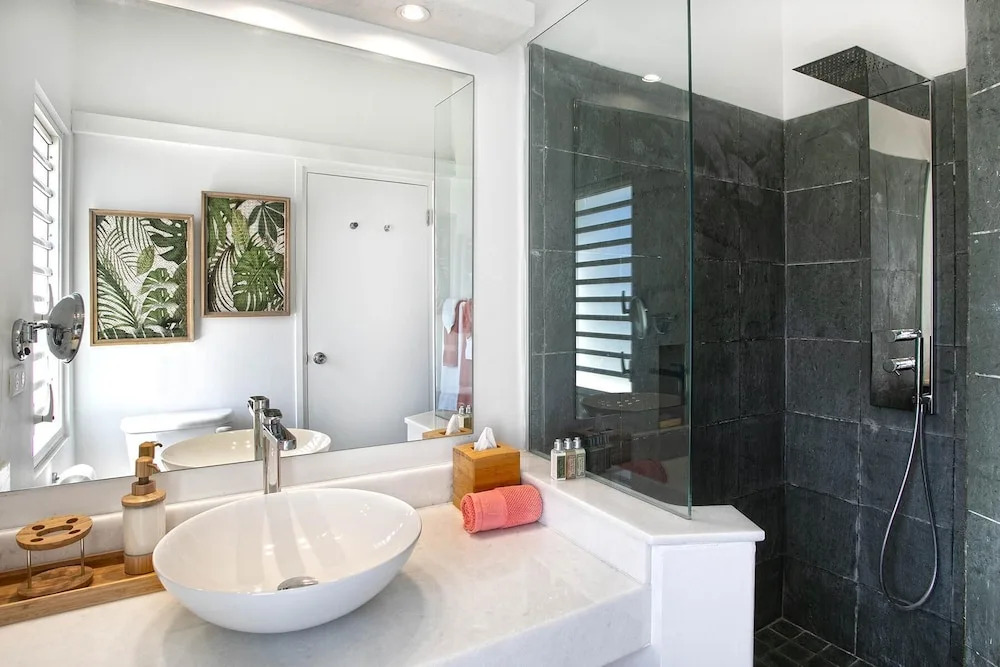 Ideal for Groups and Families, Path to Beach, Huge Pool, Exclusive Gated Community, AC, Wifi