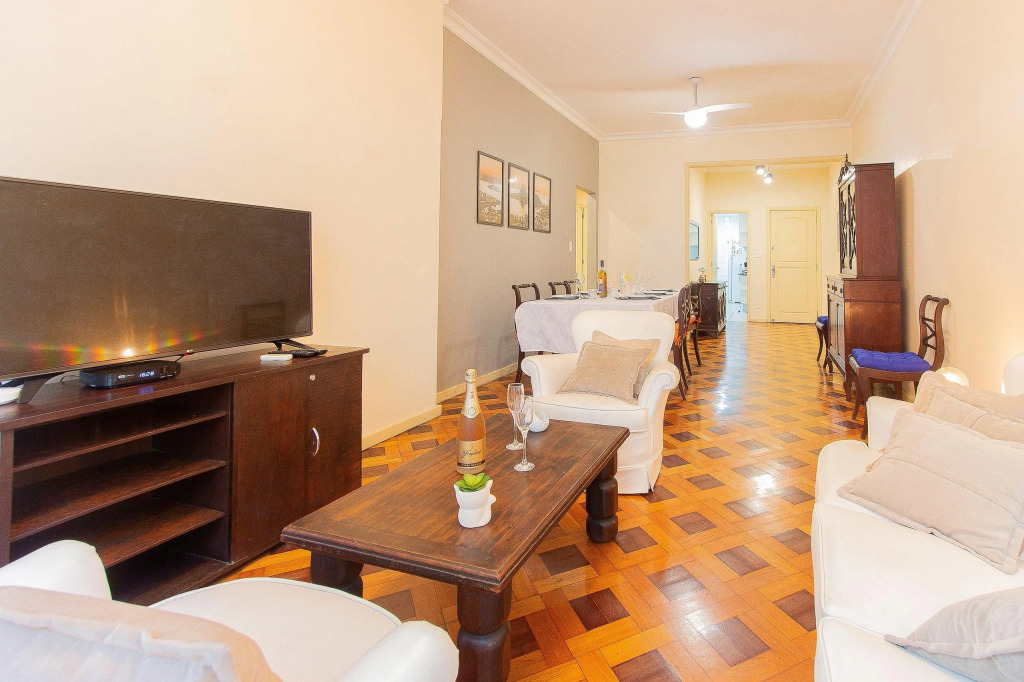 Copacabana 3qts Com Garagem, Internet 500mbs, Som Bluetooth E A Poucos Metros Da