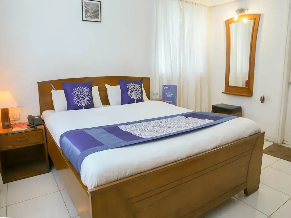 OYO 10483 Hotel The Signature Crest