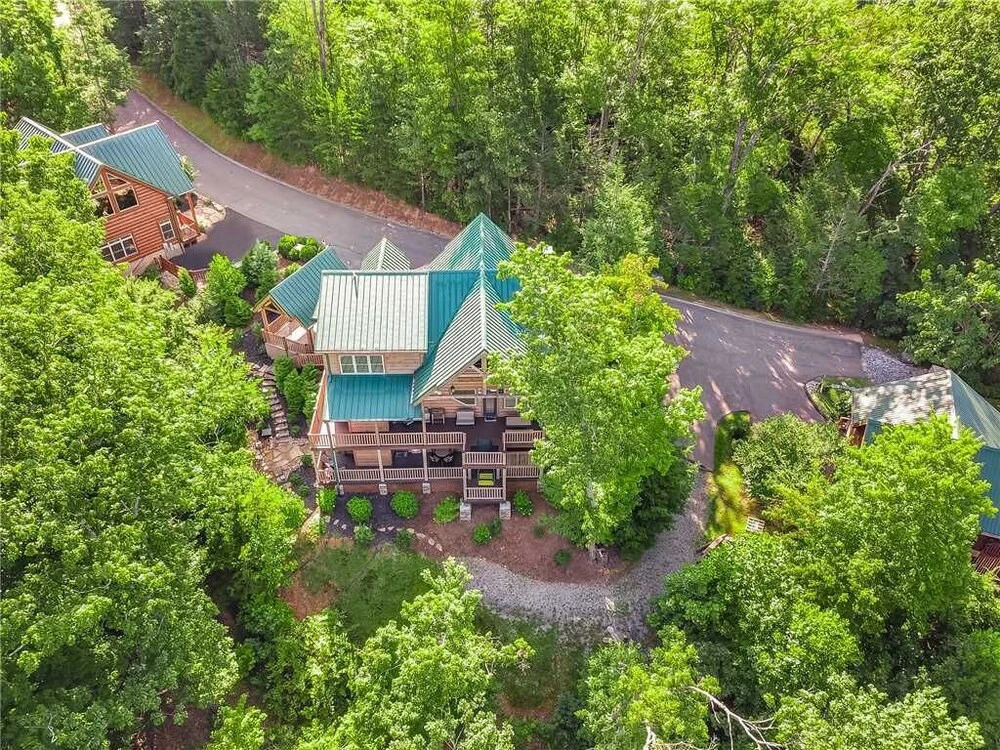 Bear Elegance - Three Bedroom Cabin