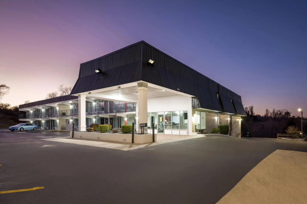 Super 8 by Wyndham Kingsport /I-81