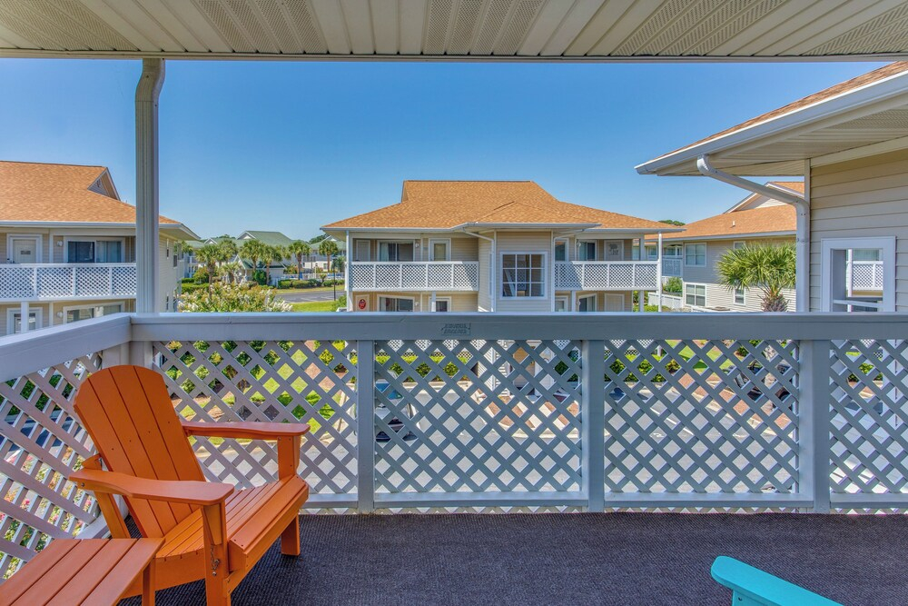 NMB Condo: Walk to the Beach or Use the Pool!