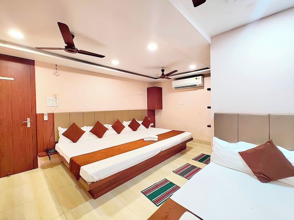 Hotel VIMOKSHA# RESIDENCE - Near Kashi-Vishwanath-Temple-And Ganga Ghat With-Lift-Wifi- Restaurant- Paid-Parking facilities-Newly Decorated Room- A Top Rated Premium Hotel in Varanasi