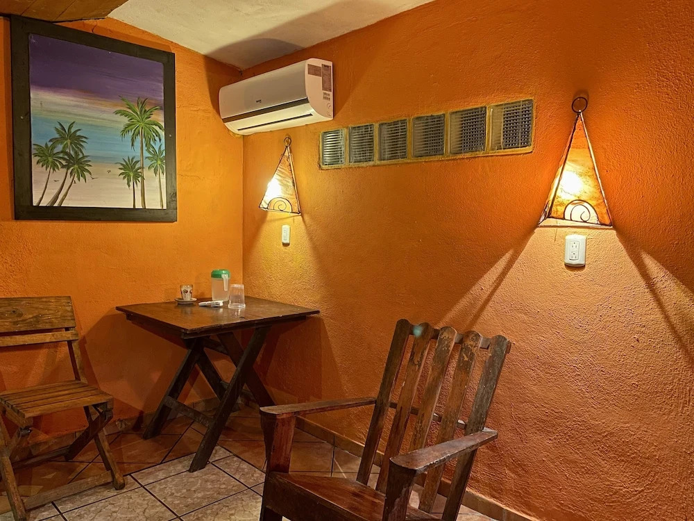 Johnnys Place Hotel