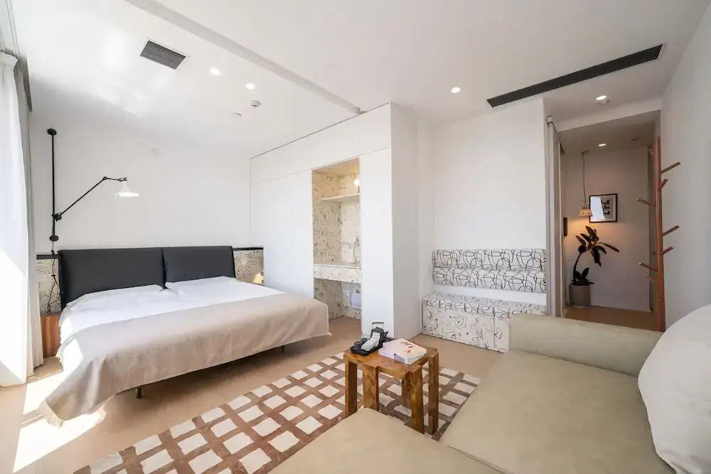 Shanghai Hills&FanStay close to Tianzifang Line 9