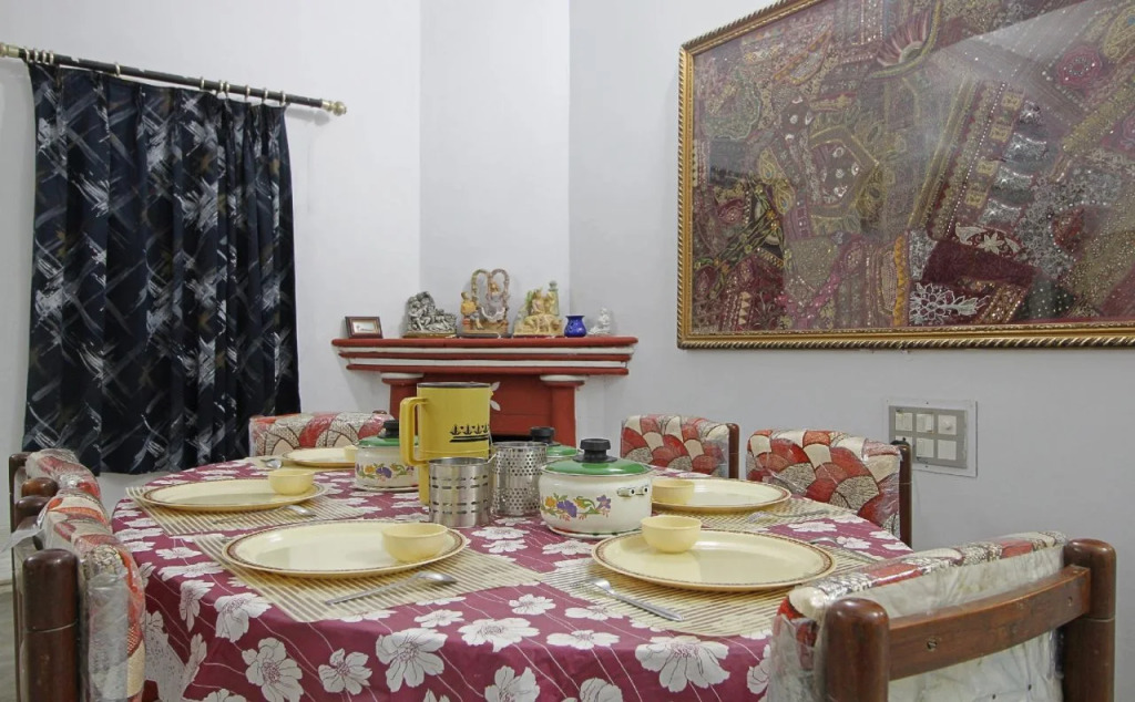 Thakore House By OYO Rooms