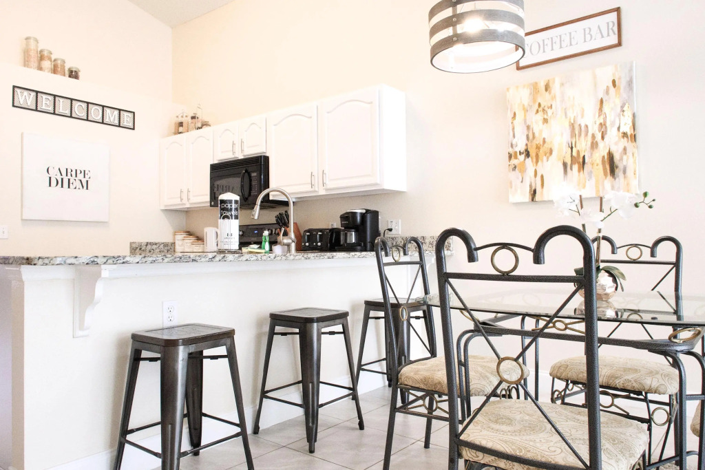 Modern Villa with Games Room & Lake View Pool, Kissimmee, US