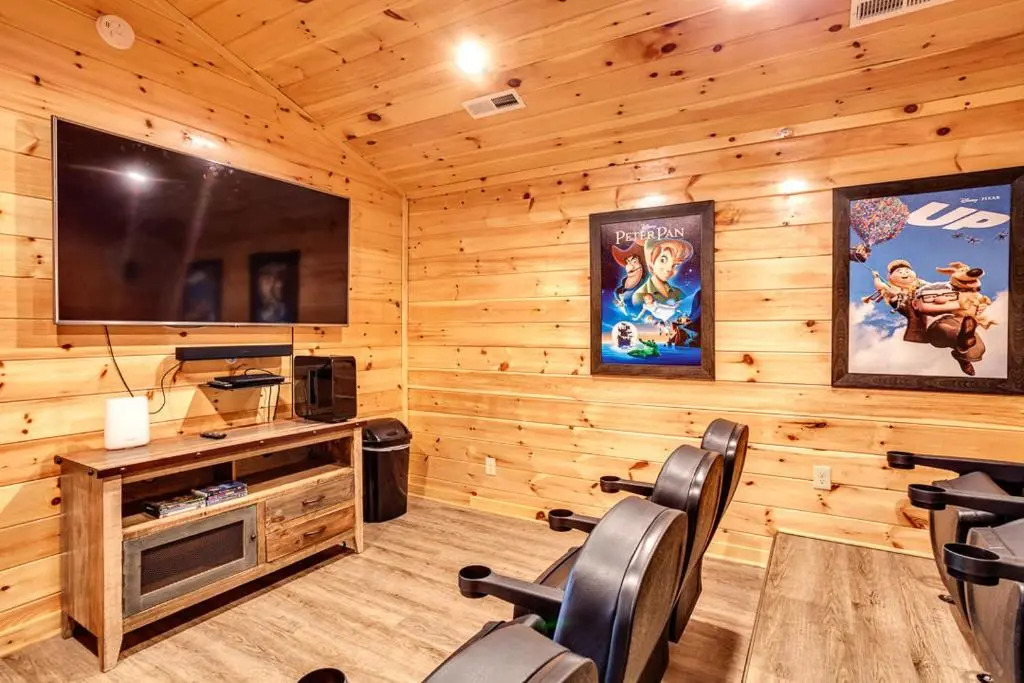 4 Bedroom Cabin for 14