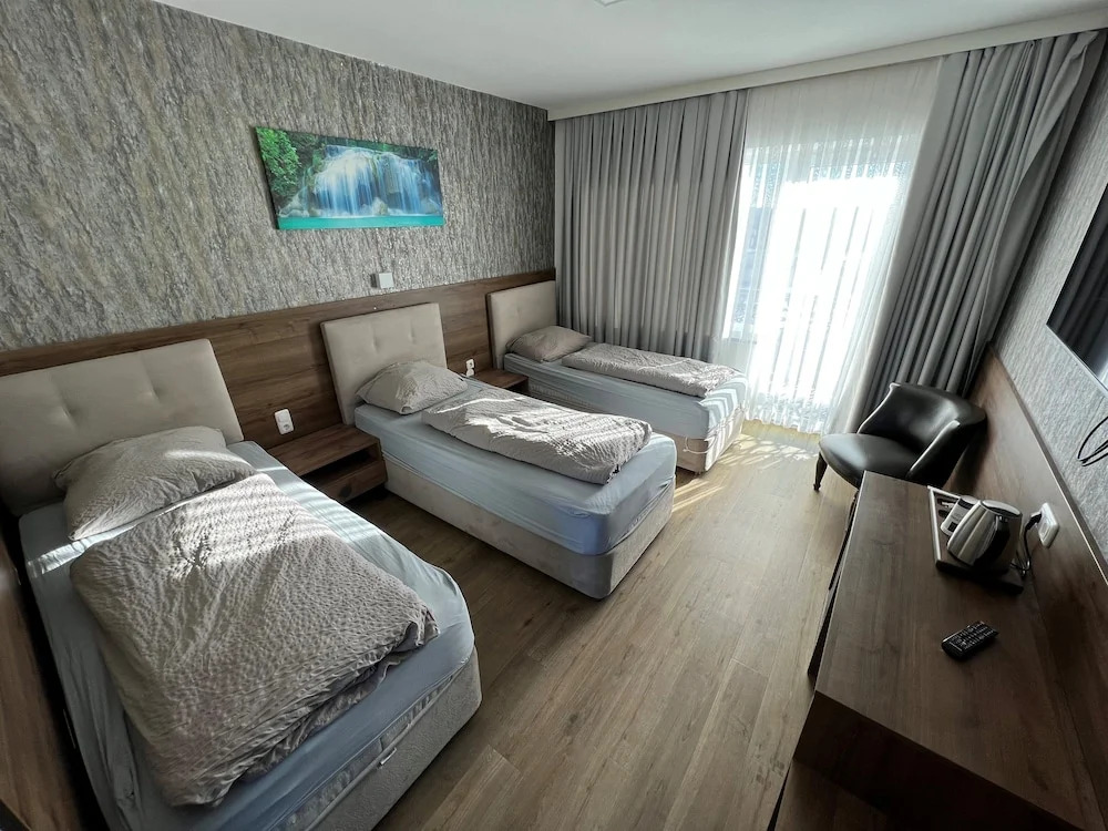F Hotel 24h Check-In