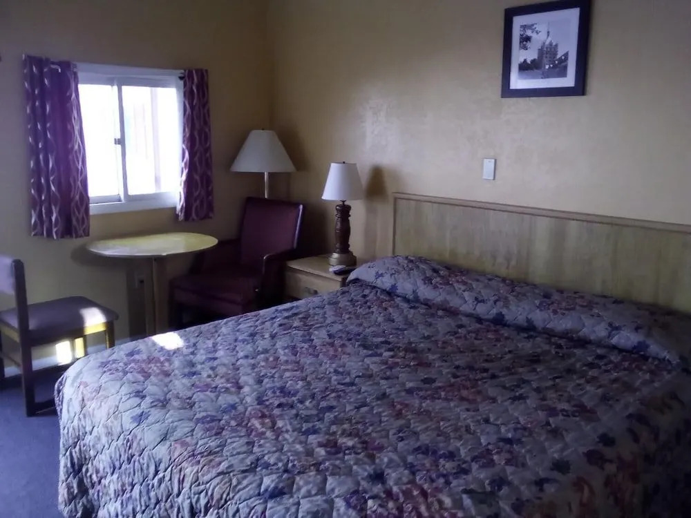 Riverside Motel
