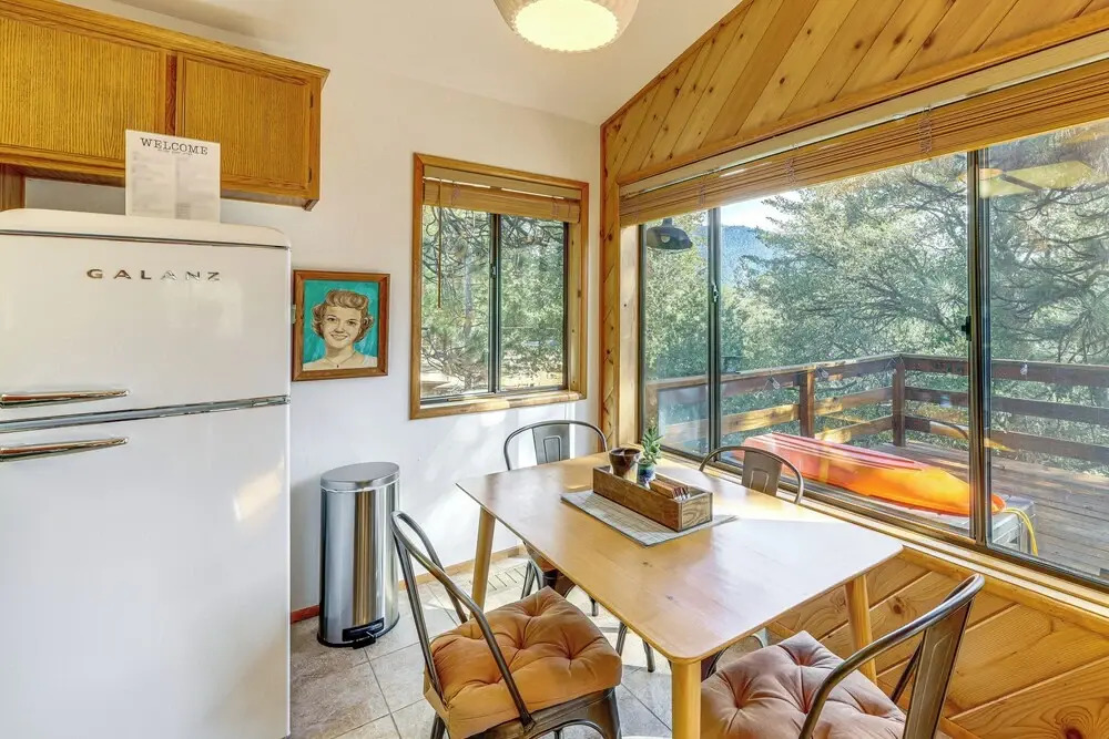 Idyllwild Cabin w/ Deck & Tahquitz Peak Views