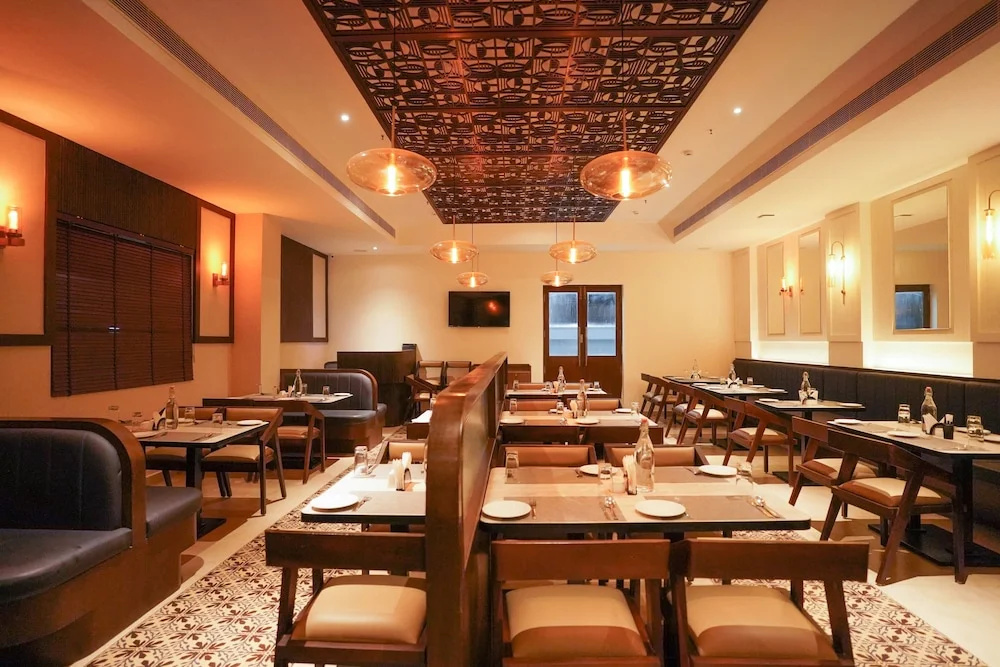 V Five Hotel