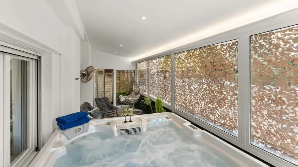Luxcrib&Spa in Glyfada