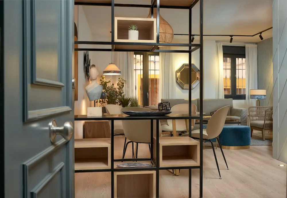 ELEVEN Apartments Real de la Carretería, by Homing U