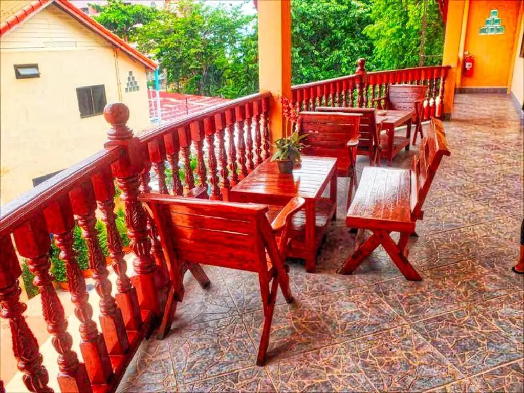 Phratamnak Inn Hotel & Guesthouse - 100 mtr from the beach